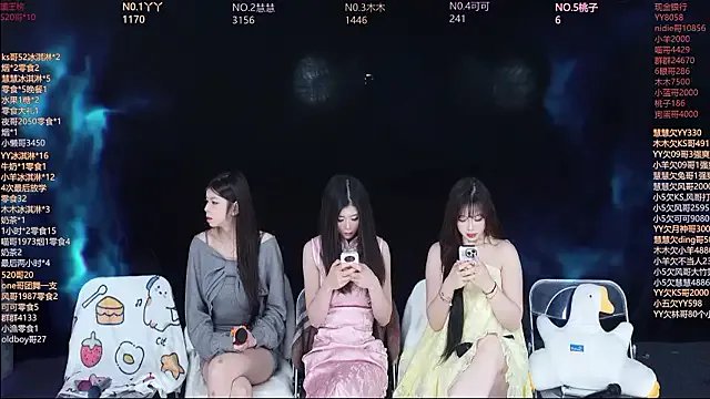 EYgirl222 on StripChat