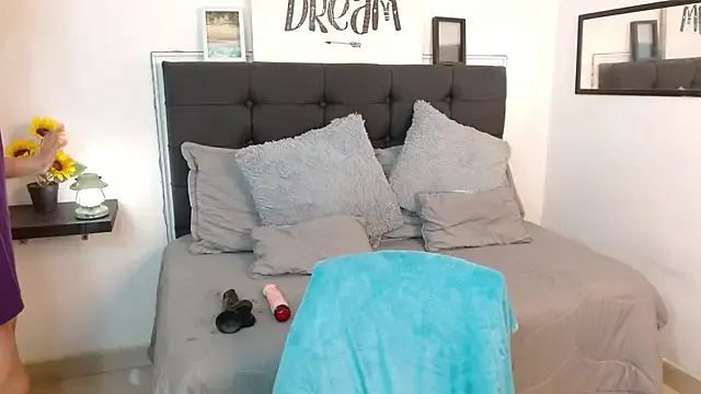 Eymmy_24 on StripChat 
