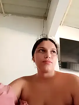 girl_milk1 — Remove panties in the mall