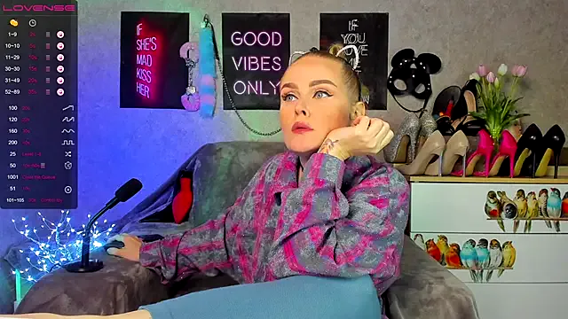 HannaKorsak on StripChat 