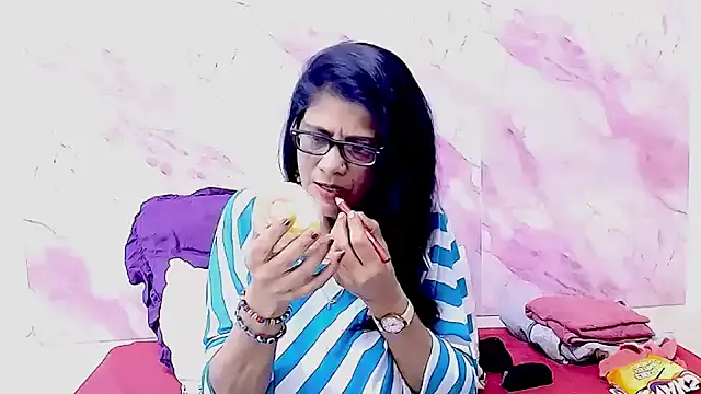 IndianAllure on StripChat 