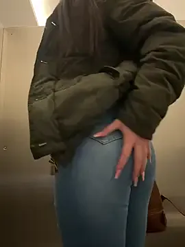 Isabella21_ — FINGERS IN PUSSY AND SQUIRT