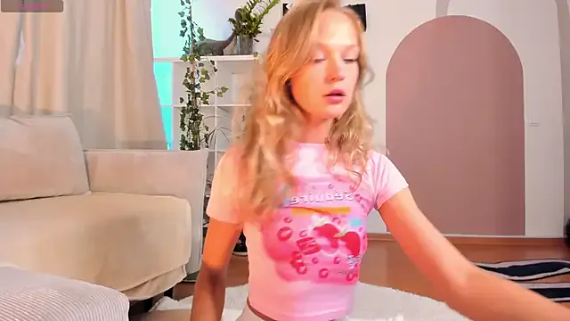 Kara_smalltits on StripChat 