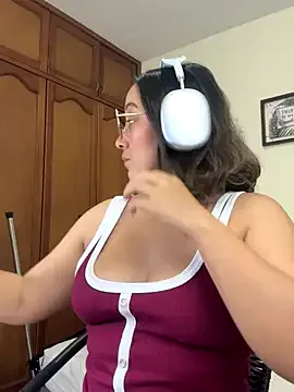 Kay_LustyWife — Striptease full naked+body cream show
