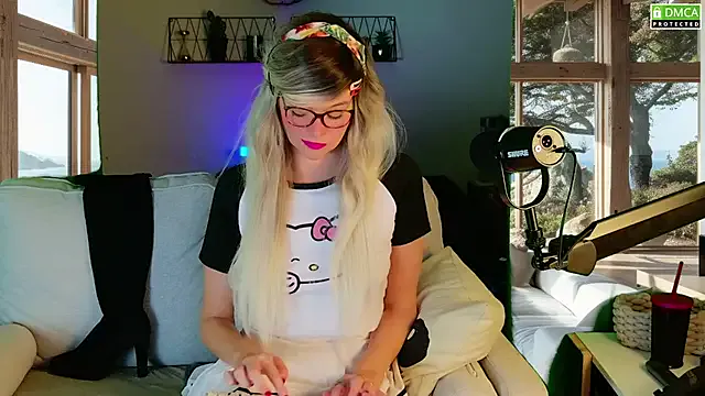 Kittychatte — SURPRISE + JE ME DOIGTE OU 2 LUSH PUSSY