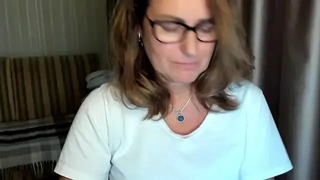 lauraoven — Private on StripChat