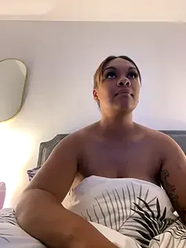 LeeleeXXX — GET MY BOOBS OUT