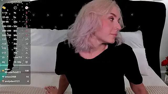 LianaFord — show ass in doggy