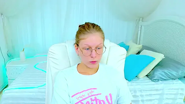 Lilly_Belly on StripChat 
