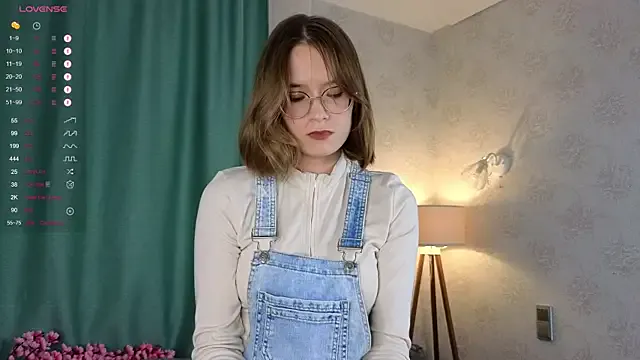 LinnGee — Suck finger so slowly