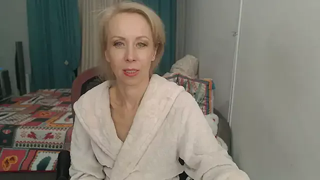 LuxuryNika on StripChat 