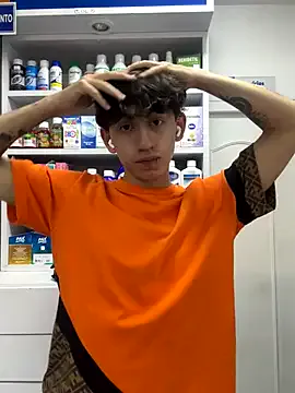 MaxiDoctor1 — TOTALLY NAKED + 1 FINGER IN ASS 