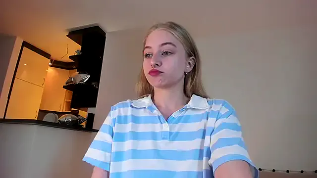 MiaMews on StripChat