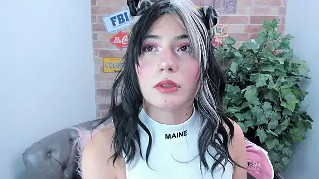 miss_sharlotte18 on StripChat 