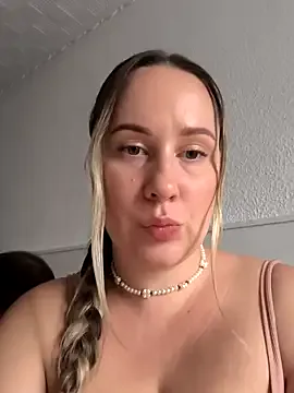 Mona_Plus — playing Domi2 and squirt 