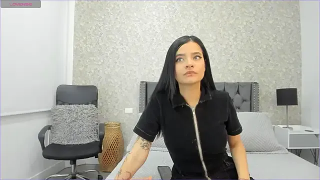 Moom_red on StripChat 