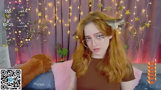 Moxy_Foxy — lick paws
