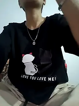 Nandundi — Boobs oil show
