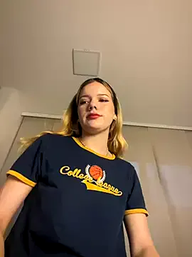 NicoleCut — Doggy fuckmachine + rub ass