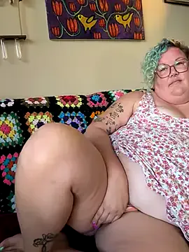 PotOfGreer — Spread legs wide and play with my pussy