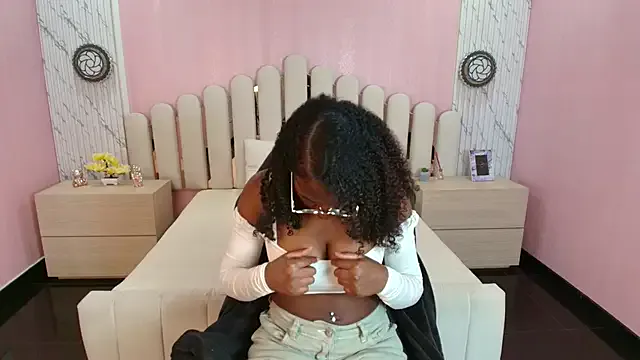 Qeen_blackk on StripChat 