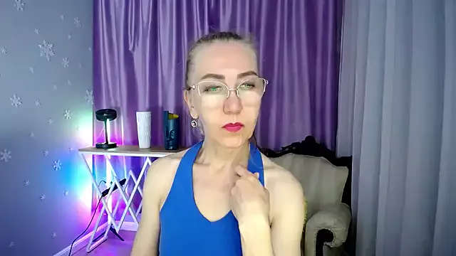 queen_a_n_i on StripChat 