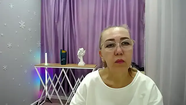 queen_a_n_i on StripChat 