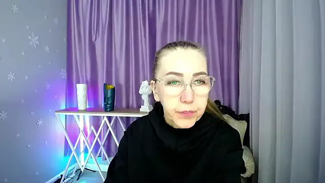 queen_a_n_i on StripChat 