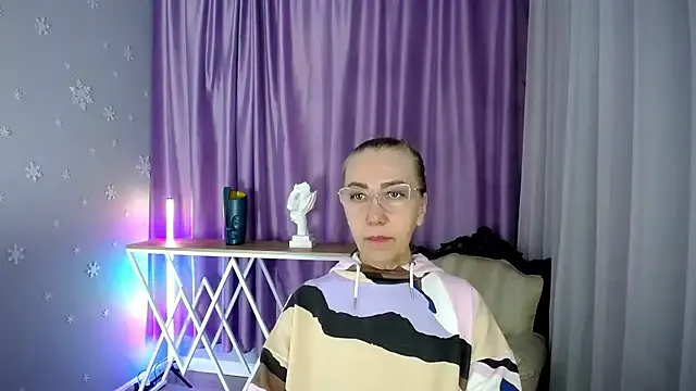 queen_a_n_i — remove the bra strap