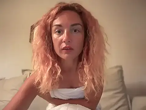 Reddgiirl on StripChat 