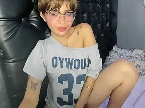 rian_shemale — WANNA HAVEE FUNN BITCHHESS?!!!