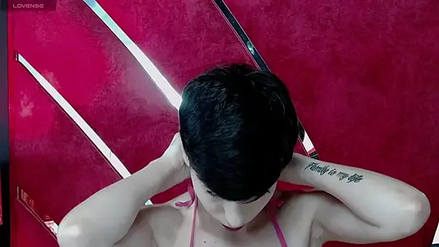 Roxxy_Rouge on StripChat 