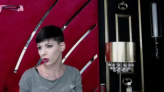 Roxxy_Rouge on StripChat 