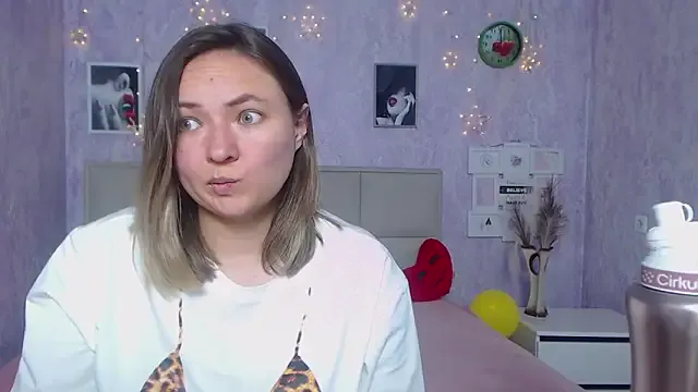 SallyVerda on StripChat 