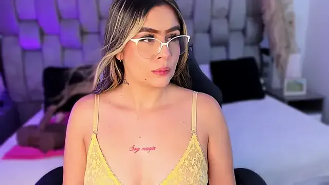 Samarafernandez on StripChat 