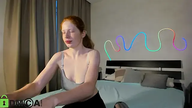 Sandra_Wi1son — Suck finger close up