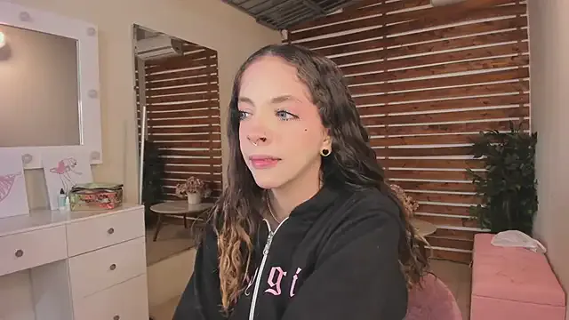 Sapphire_Venuss on StripChat 