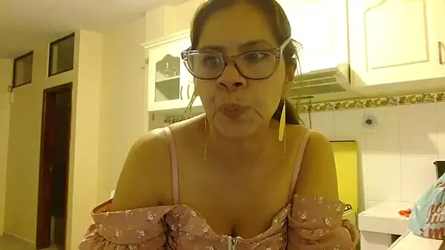 Sara_Brandon on StripChat 