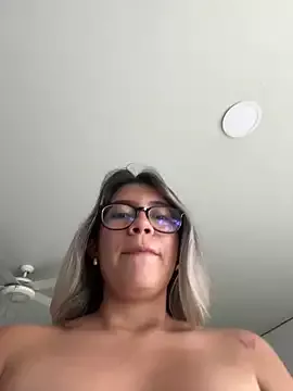 sara_calderon on StripChat 
