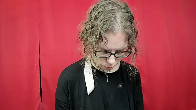 SaraDesirexo on StripChat 