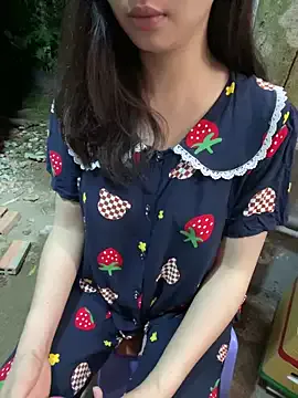 Serena_lovely24 — rub ice on nipples 1 min