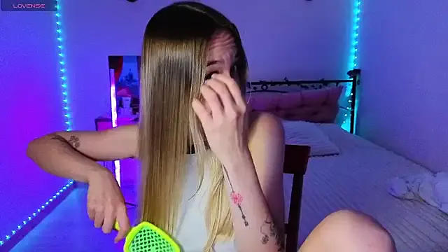 SexyCocobutt — For painting in blonde :)