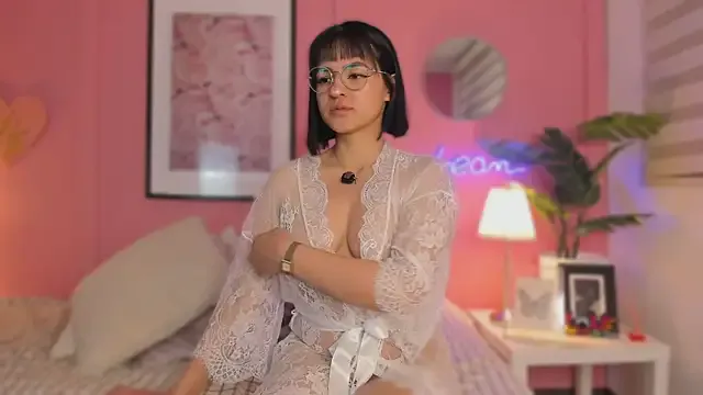 SoySaraa — Oil on my tits and make me moan