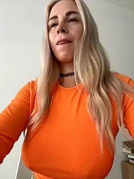 streetdoll — finger pussy + control 3 min