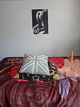 Supertitten95DD — Tittenfick mit Spritzdildo- Cumshot-