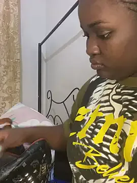 sweet18creamybigpussy on StripChat 