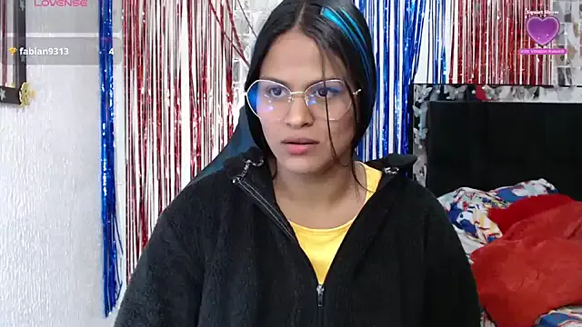 SweetAlmaa on StripChat 