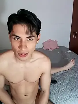 Sweetlove_243 on StripChat 