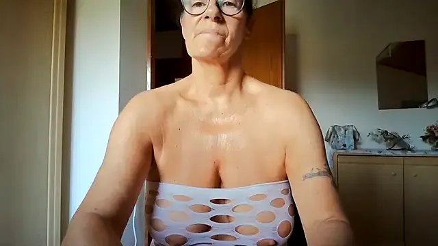 Sylly on StripChat 