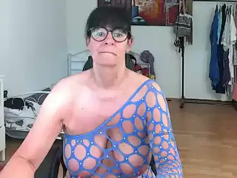 Sylly on StripChat 